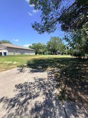 2626 DAHLGREEN AVE, San Antonio, TX 78237