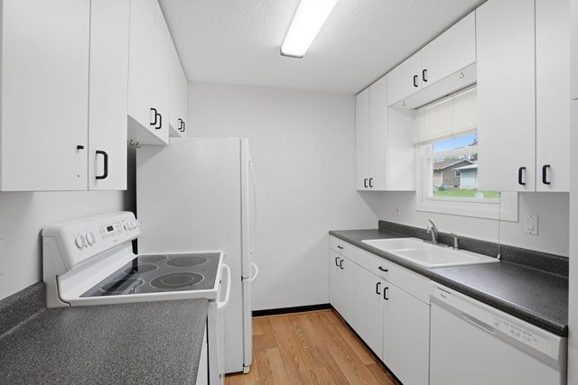 3323 Kimberly Downs Road, Davenport, IA 52807