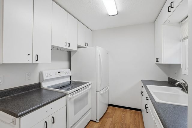 3323 Kimberly Downs Road, Davenport, IA 52807
