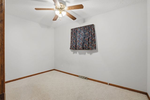 3323 Kimberly Downs Road, Davenport, IA 52807