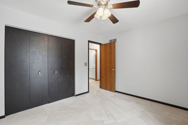 3323 Kimberly Downs Road, Davenport, IA 52807
