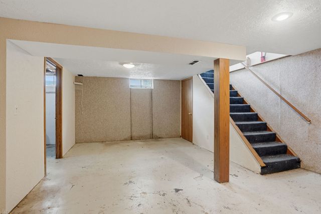 3323 Kimberly Downs Road, Davenport, IA 52807