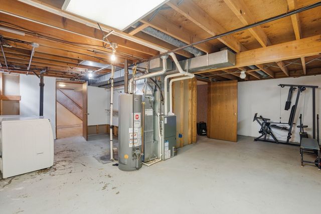 3323 Kimberly Downs Road, Davenport, IA 52807