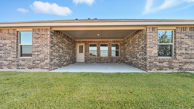 1450 CANTERBURY Trail, Desoto, TX 75115