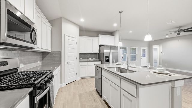 1450 CANTERBURY Trail, Desoto, TX 75115