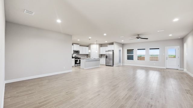 1450 CANTERBURY Trail, Desoto, TX 75115