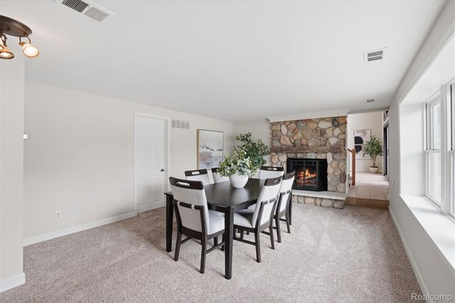 5370 Edgelake Drive, Hamburg Township, MI 48169