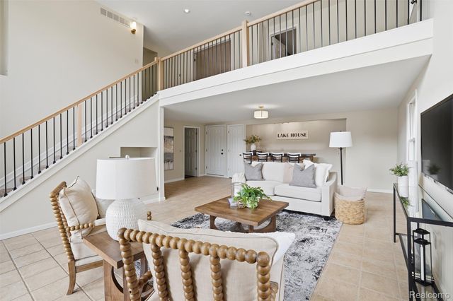 5370 Edgelake Drive, Hamburg Township, MI 48169