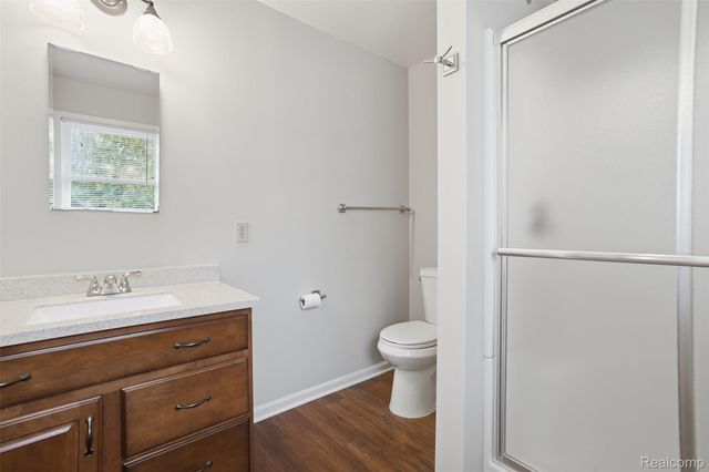 5370 Edgelake Drive, Hamburg Township, MI 48169