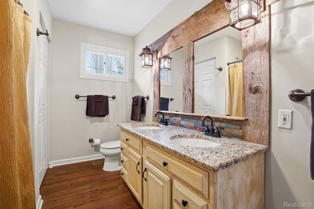 5370 Edgelake Drive, Hamburg Township, MI 48169