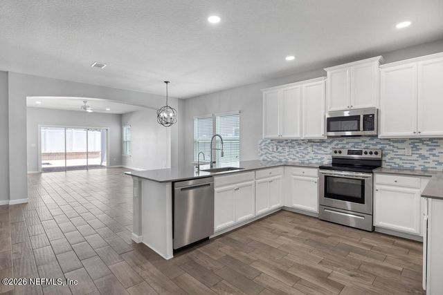 1211 KENDALL Drive, Jacksonville, FL 32211