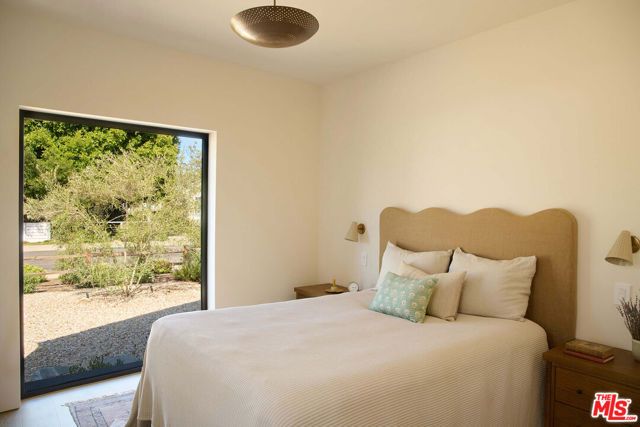 7841 Stewart Avenue, Los Angeles, CA 90045