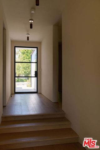 7841 Stewart Avenue, Los Angeles, CA 90045
