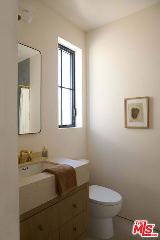 7841 Stewart Avenue, Los Angeles, CA 90045
