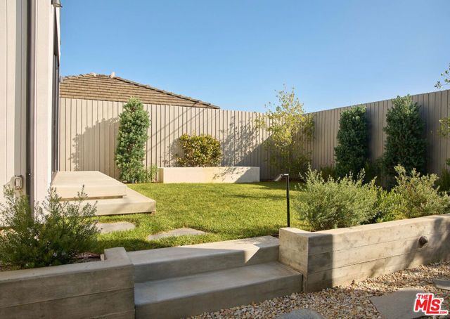 7841 Stewart Avenue, Los Angeles, CA 90045