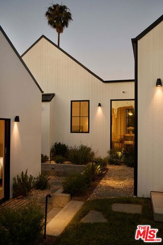 7841 Stewart Avenue, Los Angeles, CA 90045
