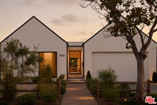 7841 Stewart Avenue, Los Angeles, CA 90045