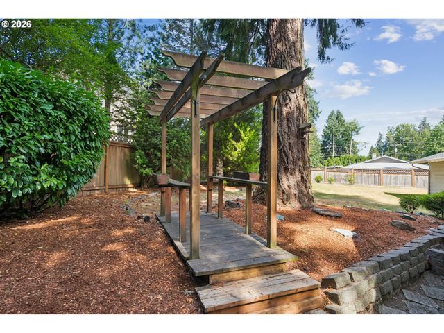 6134 Se THIESSEN Rd, Milwaukie, OR 97267