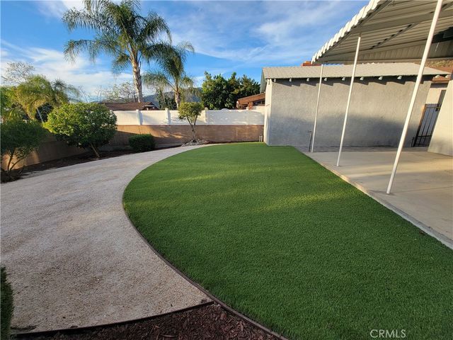10563 Las Lunitas, Tujunga, CA 91042