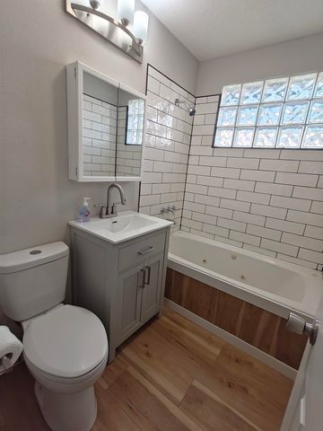 3568 S Downtain, Wichita, KS 67217
