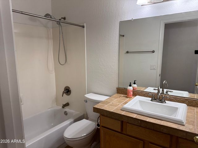 1041 W SARAGOSA Street, Chandler, AZ 85224