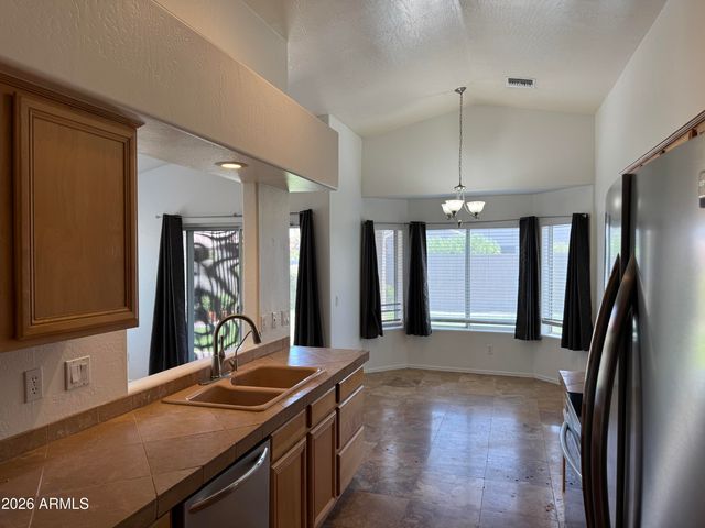 1041 W SARAGOSA Street, Chandler, AZ 85224