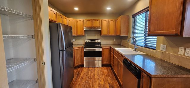 11218-11220 N Waikiki Rd, Spokane, WA 99218