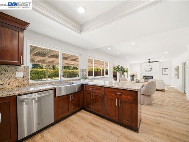 2880 Longspur Way, Pleasanton, CA 94566
