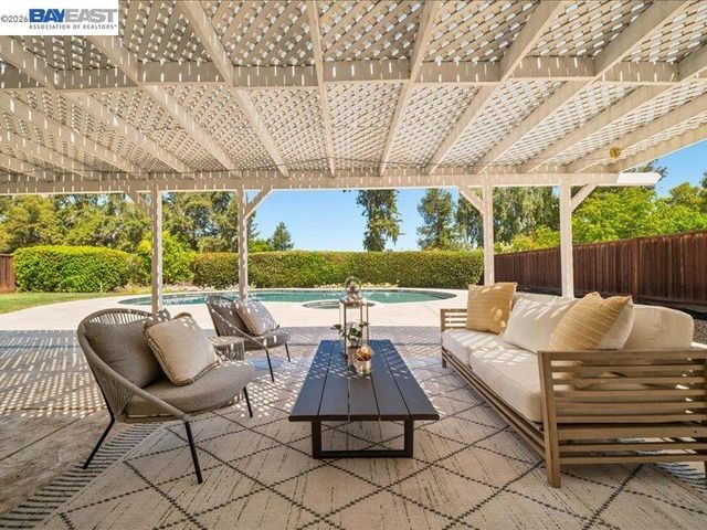 2880 Longspur Way, Pleasanton, CA 94566