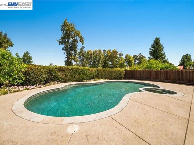 2880 Longspur Way, Pleasanton, CA 94566