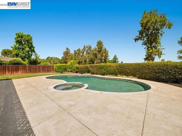 2880 Longspur Way, Pleasanton, CA 94566