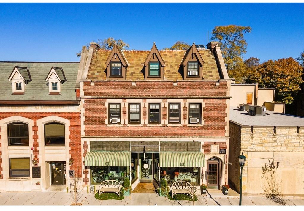 733 Elm Street 302, Winnetka, IL 60093