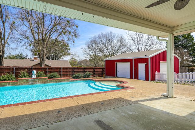 10624 Russell DR Drive, Chandler, TX 75758