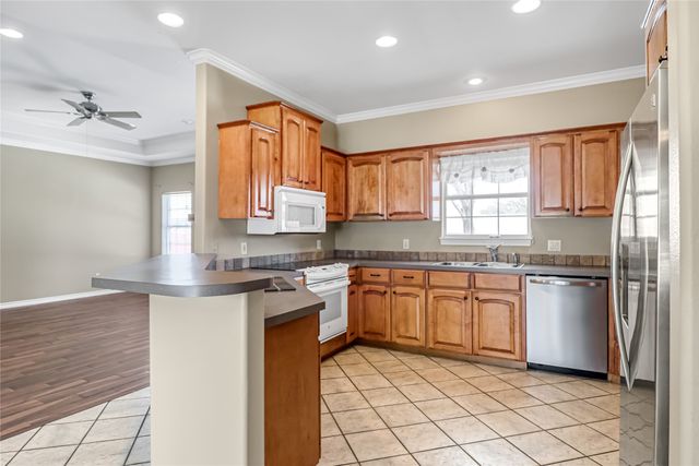 10624 Russell DR Drive, Chandler, TX 75758