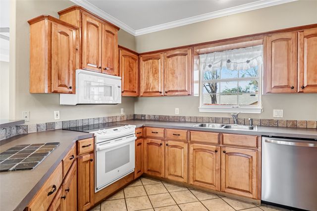 10624 Russell DR Drive, Chandler, TX 75758