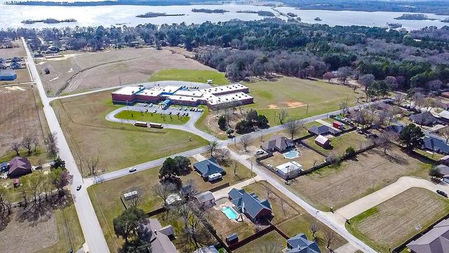 10624 Russell DR Drive, Chandler, TX 75758