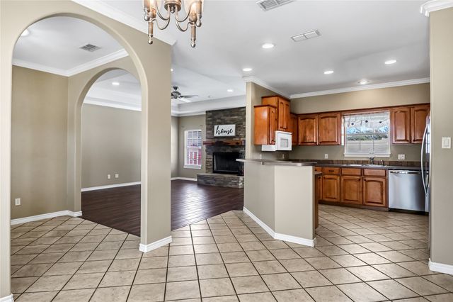 10624 Russell DR Drive, Chandler, TX 75758