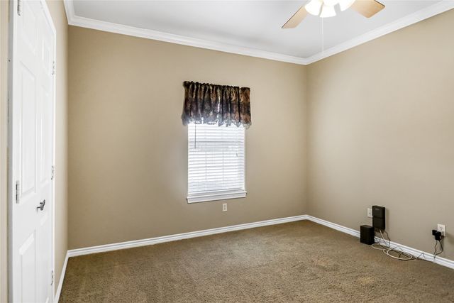 10624 Russell DR Drive, Chandler, TX 75758