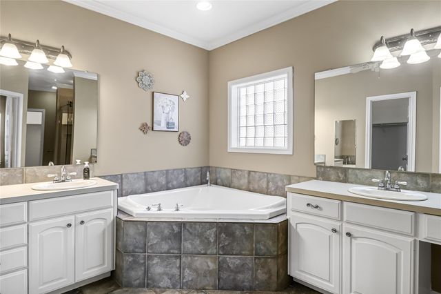 10624 Russell DR Drive, Chandler, TX 75758