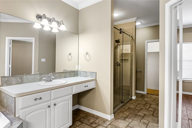 10624 Russell DR Drive, Chandler, TX 75758