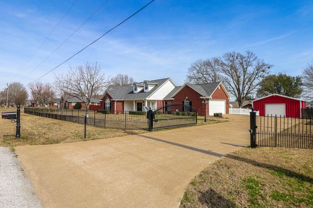 10624 Russell DR Drive, Chandler, TX 75758