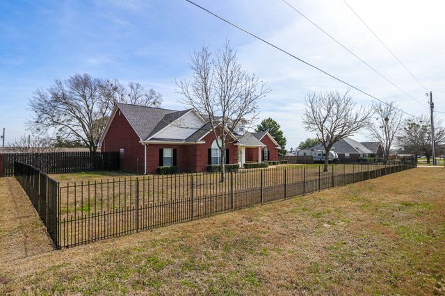 10624 Russell DR Drive, Chandler, TX 75758