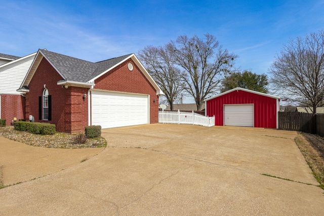 10624 Russell DR Drive, Chandler, TX 75758