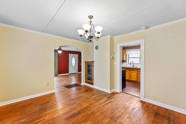 415 E 4th, Newton, KS 67114