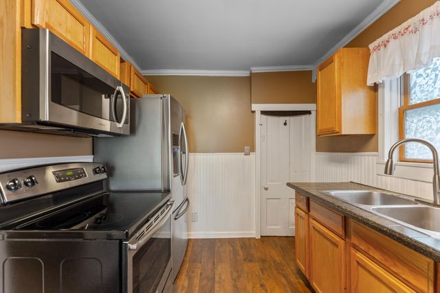 415 E 4th, Newton, KS 67114