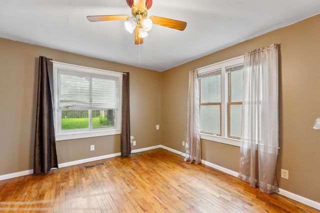 415 E 4th, Newton, KS 67114