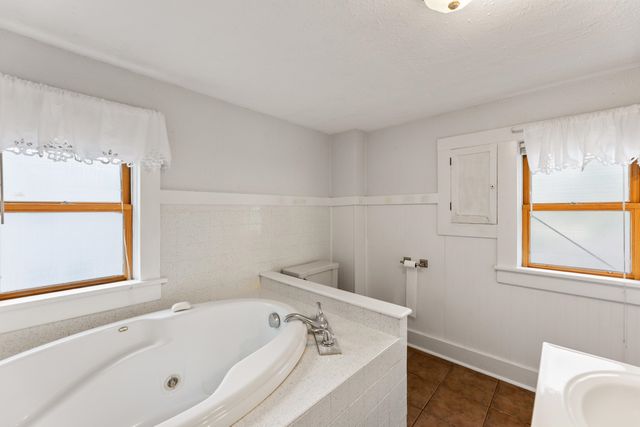 415 E 4th, Newton, KS 67114