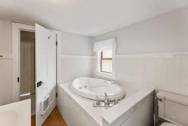 415 E 4th, Newton, KS 67114