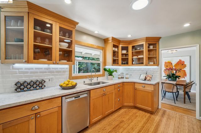 5830 Sutter Ave, Richmond, CA 94804