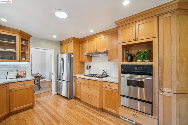 5830 Sutter Ave, Richmond, CA 94804